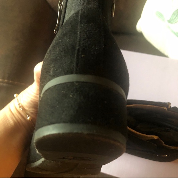 Easy spirit sz 8 M.  Black suede. In box with packaging materials.  Dalisia2 - Picture 6 of 13